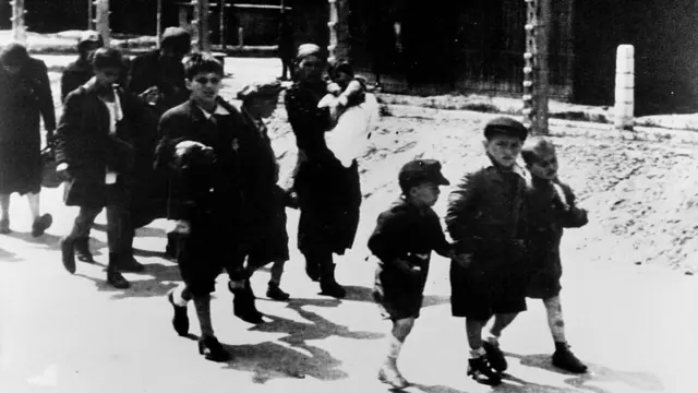 ترحيل فيل دهيف: ليلة 15 و 16 تموز (يوليو) 1942