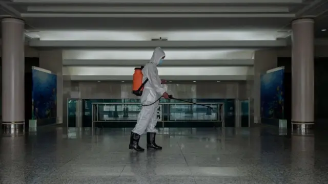 Сотрудник медслужбы Северной Кореи