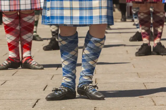 Три пары носок