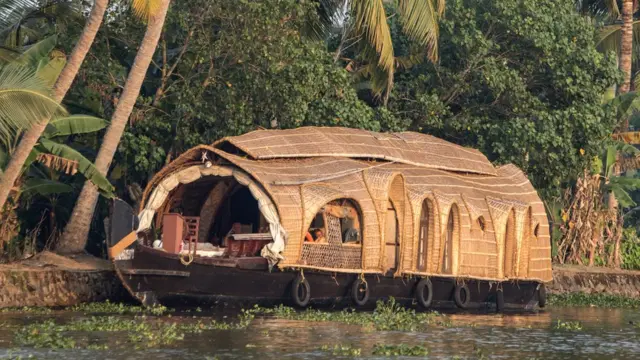 కేరళ టూరిజం బోటు హౌస్