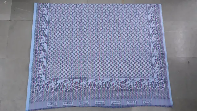 चाटला यांच्या दुकानातील चादर