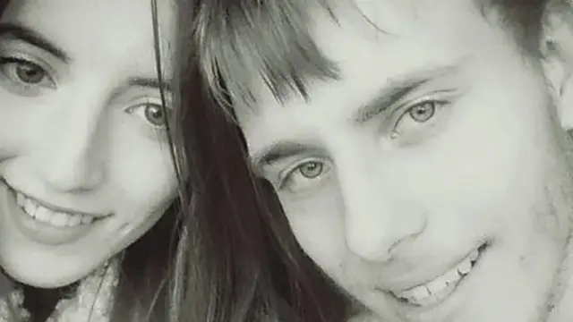 Jordan Worth junto a Alex Skeel.