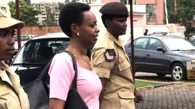 Ibibazo by'uru ruganda byatangiye kuvugwa cyane, ubwo Diane Rwigara (uri hagati) yagaragazaga ko yifuza kwiyamamariza kuyobora igihugu.