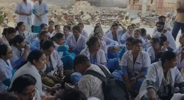ਧਰਨੇ ਉੱਤੇ ਬੈਠੀਆਂ ਨਰਸਾਂ