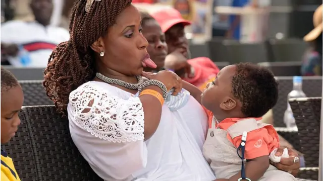 Mama wey dey cari pikin