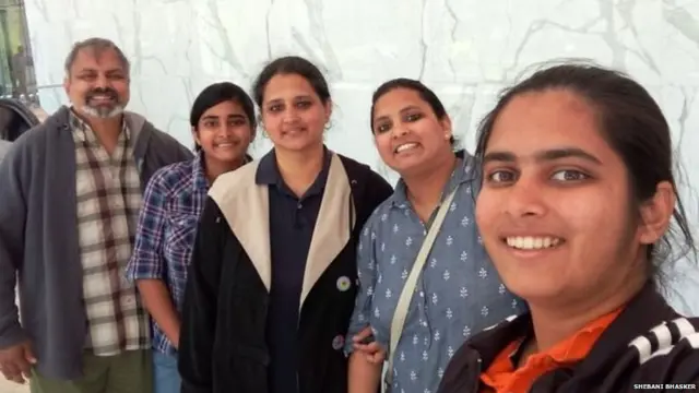 ਸ਼ੇਬਾਨੀ ਦੀ ਮਾਂ ਟੈਨਿਸ ਖਿਡਾਰਨ ਸਨ, ਪਿਤਾ ਸਪ੍ਰਿੰਟਰ ਅਤੇ ਦਾਦਾਜੀ ਜਿਮਨਾਸਟ ਸਨ