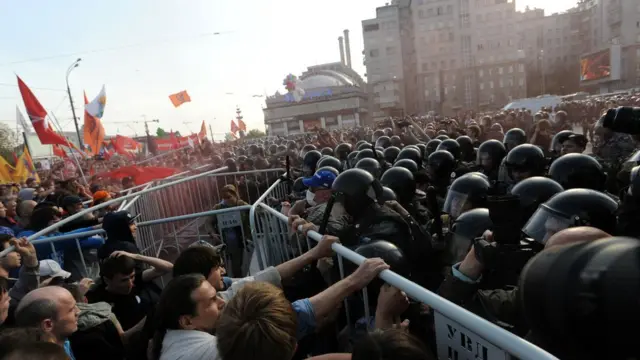 Противостояние митингующих и полиции