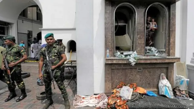 গির্জার সামনে সেনাদের অবস্থান, পাশে পড়ে আছে মাদার মেরি'র মূর্তি