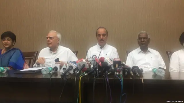 विरोधी पक्षांची पत्रकार परिषद.