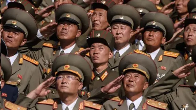 දහස් ගණන් හමුදා භටයෝ පෙළපාලියට එක්වූහ