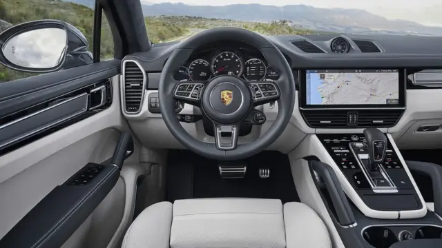 داشبورد کاین کوپه نسبت به مدل معمولی کاین تغییری نکرده است