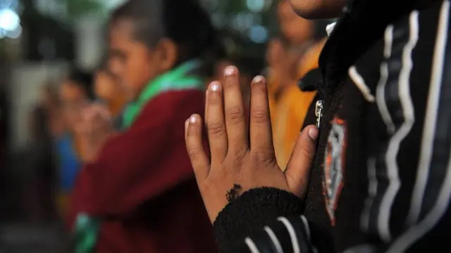 પ્રાર્થના કરતા બાળકો