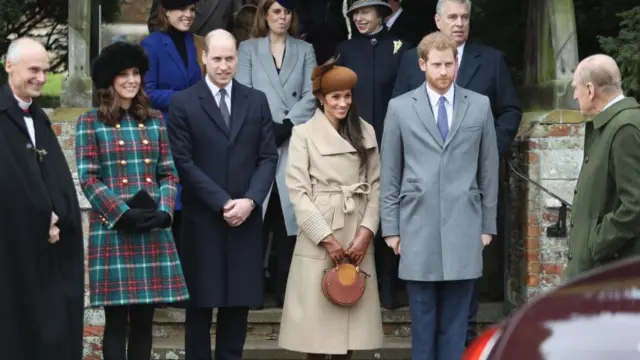 Принц Гаррі і Меган Маркл святкують Різдво з королівською родиною