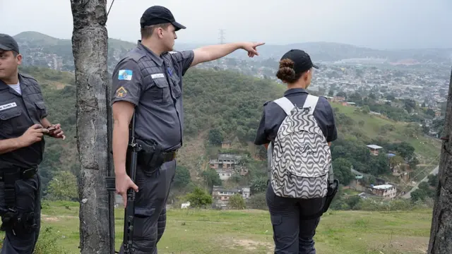 Policiais planejando operação no Rioapostas desportivas gratisJaneiro