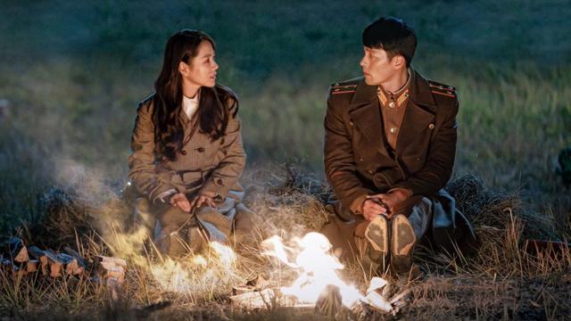 드라마 '사랑의 불시착'은 북한 출신인 곽문완 작가가 보조 작가로 참여했다