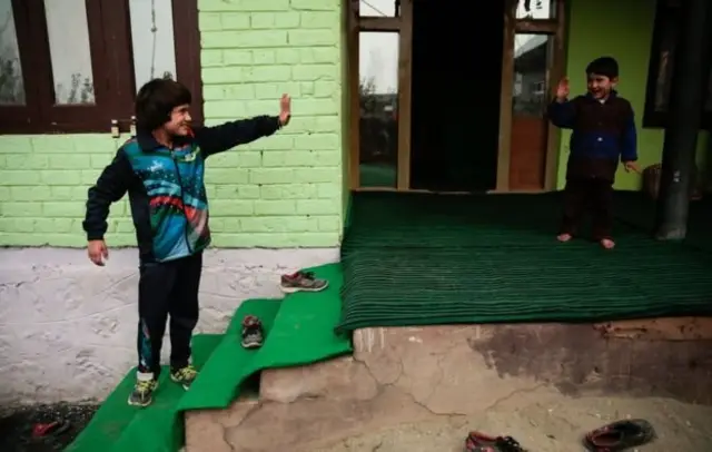 तजामुल इस्लाम अपने भाई के साथ