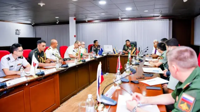 යුද හමුදාධිපති ජෙනරල් ශවේන්ද්‍ර සිල්වා මෙරට විදේශ මහකොමසාරිස් හා තානාපති කාර්යාලවල ආරක්ෂක උපදේශකයින් සහ ආරක්ෂක නියෝජිතයින් හමුව