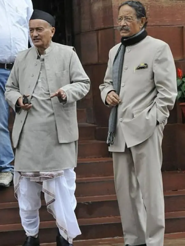 मेजर जनरल भुवनचंद्र खंडुरी आणि महाराष्ट्राचे सध्याचे राज्यपाल भगतसिंह कोश्यारी