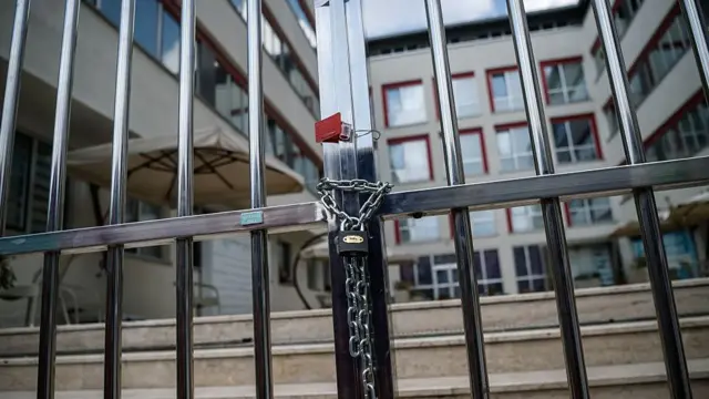 zincir vurulmuş üniversite