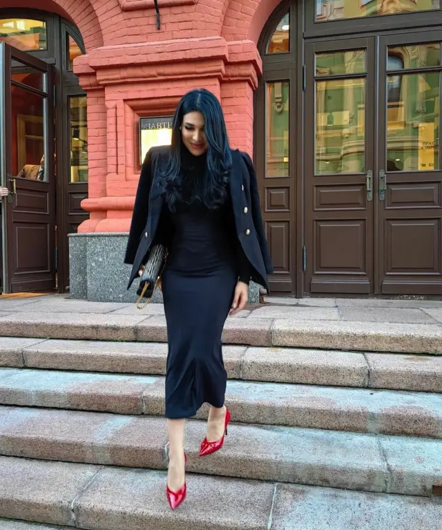 Транссексуал қыз жұпқа рахат сыйлайды