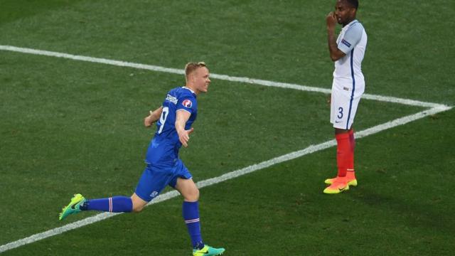 Кольбейнн Сигторссон забил гол в ворота сборной Англии на Евро-2016
