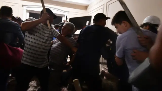 Operasyon sırasında evde yaşanan arbededen bir kare