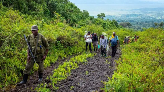 Le mont Nyiragongo fait 3 470 m de haut. Il faut environ six heures pour atteindre le sommet