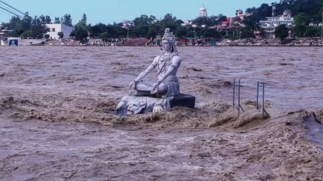 સતત વરસી રહેલા વરસાદને પગલે ઉત્તરાખંડના ગઢવાલ અને કુમાઉંમાં પૂર