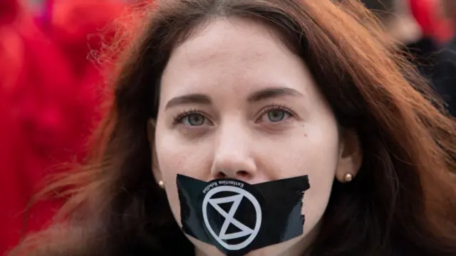 Manifestante de Extinction Rebellion.