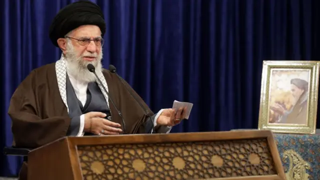 المرشد لأعلى في إيران، علي آية الله الخميني