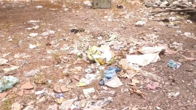 காலணி குடியிருப்பு பகுதி சுகாதாரமற்ற நிலை குப்பை