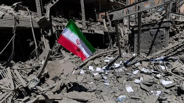 शरीफ़ यूनिवर्सिटी का मलबा