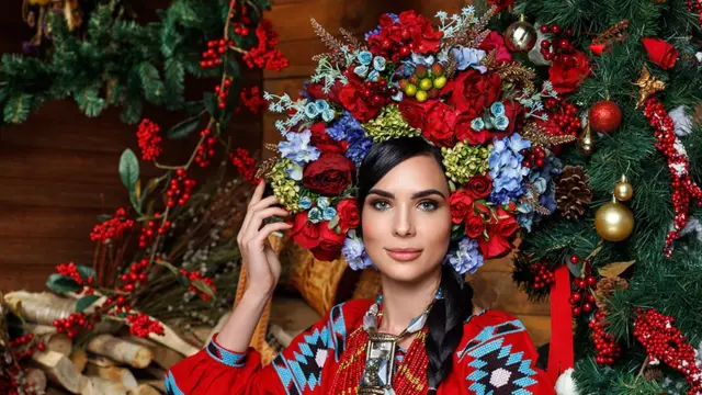 Жінка у вінку