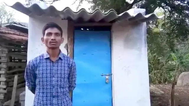 మరుగుదొడ్డి వద్ద గ్రామస్తుడు