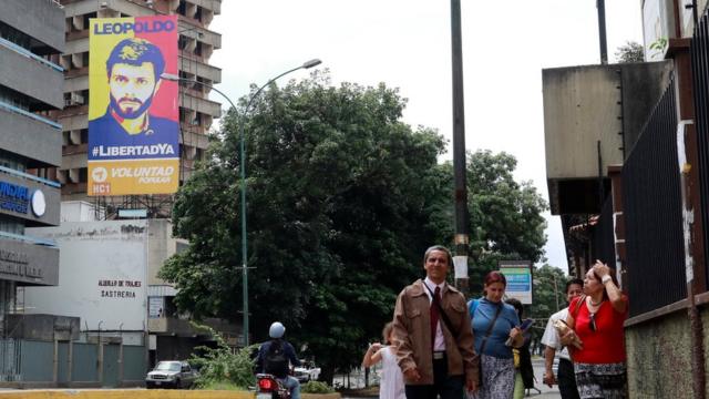 Un cartel de Leopoldo López en Caracas