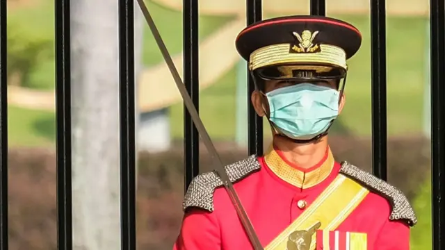 மலேசியாவில் ஒரே வாரத்தில் இரட்டிப்பான கொரோனா பாதிப்பு: போராடுகிறது சிங்கப்பூர்