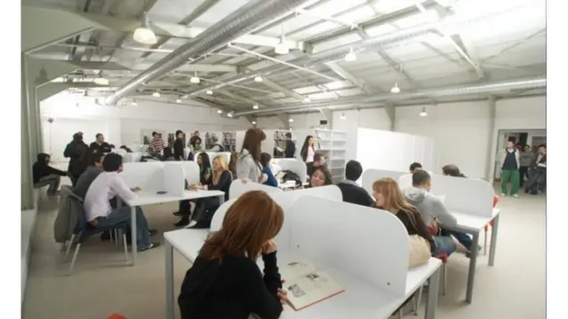 İzmir Üniversitesi'nde bir sınıf