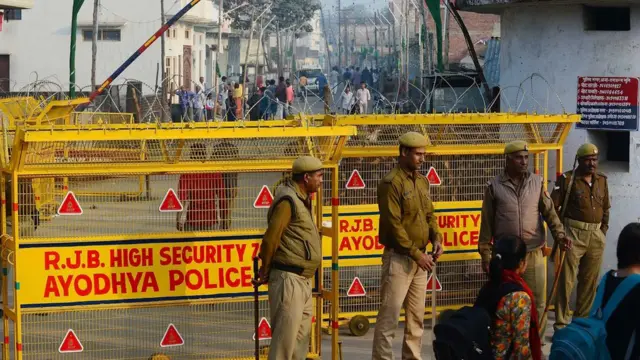 কড়া নিরাপত্তায় মুড়ে দেওয়া হয়েছে অযোধ্যা