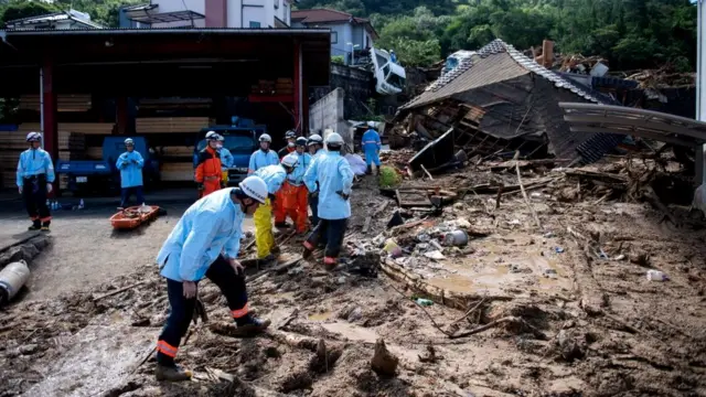 Жизнь на островах, где часто случаются стихийные бедствия, развивает в людях склонность к взаимопомощи