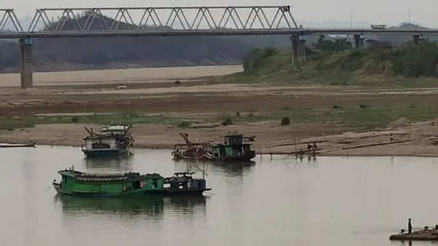 ကိုရိုနာဗိုင်းရပ် စ်ကြောင့် ဒေသ တစ်ခုနဲ့ တစ်ခု အကြား အသွားအလာ ကန့်သတ် ထား