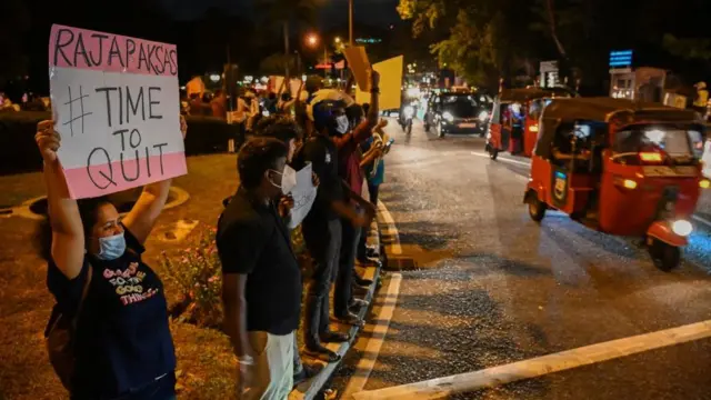 శ్రీలంక రాజధాని కొలంబోలో శుక్రవారం జరిగిన నిరసన ప్రదర్శనలు