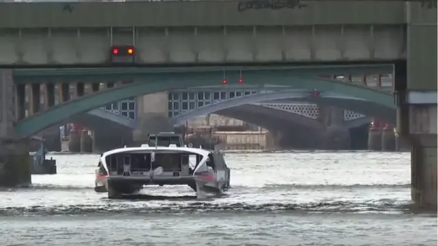 River Thames nilu London ti Jimi bẹ si