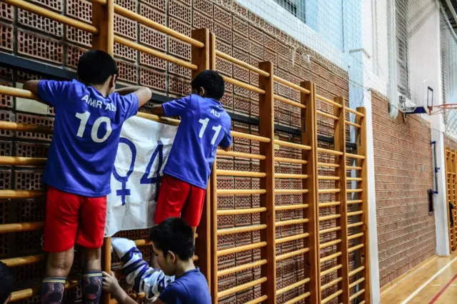 деца мигранти на тренингу