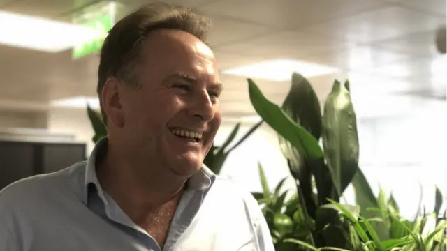 دمیان بیلی می‌گوید رئیس سابقش عادت داشت او را "تحقیر و بی‌اعتبار" کند.