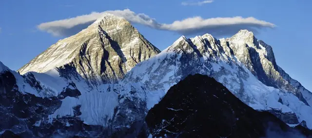 قله اورست، پس از زلزله نپال (سال ۲۰۱۵) حدود دو سانت کوتاه شد