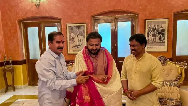 తెలంగాణ ప్రభుత్వం తరపున జగదల్ పూర్ వెళ్లి ఆహ్వానం