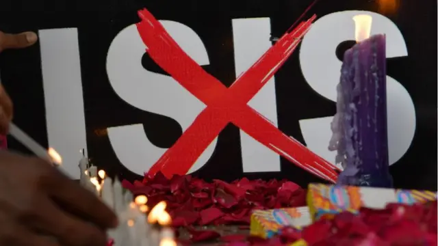 Un cartel contra Estado Islámico en Mumbai, India.