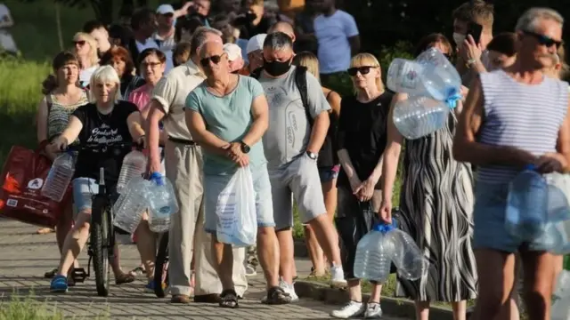 минчане в очереди за водой