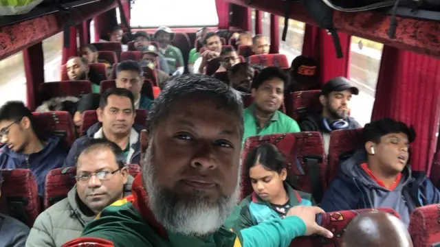 খেলা দেখতে যাওয়ার পথে তোলা ছবি