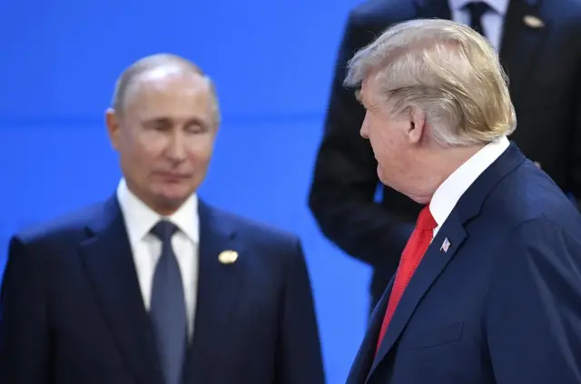 在对俄关系上，特朗普固然少了“通俄门”羁绊，但他能否由此“毫无顾忌地”亲近普京，是要打问号的。